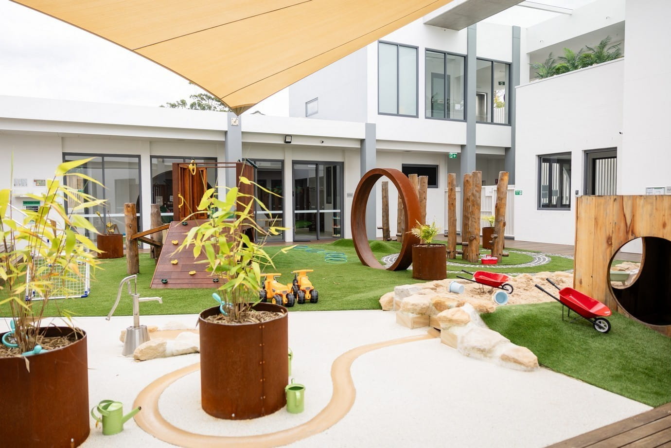 Balinese-inspired outdoor courtyard
